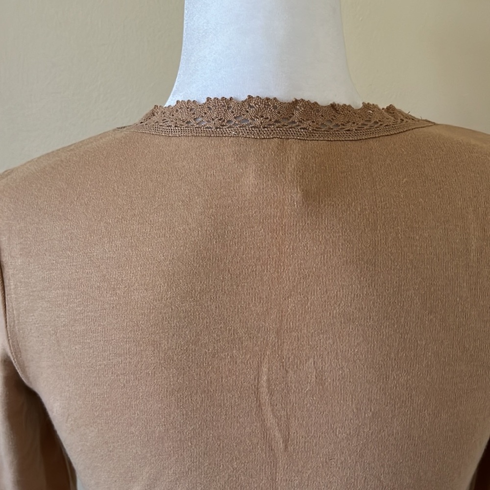 Camel colored lace V-neck top - Picture 8 of 11